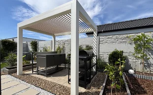 biela lamelová pergola