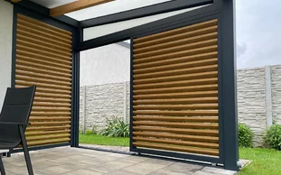Hliníková pergola s posuvným tienením