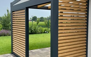 Hliníková pergola s posuvným tienením