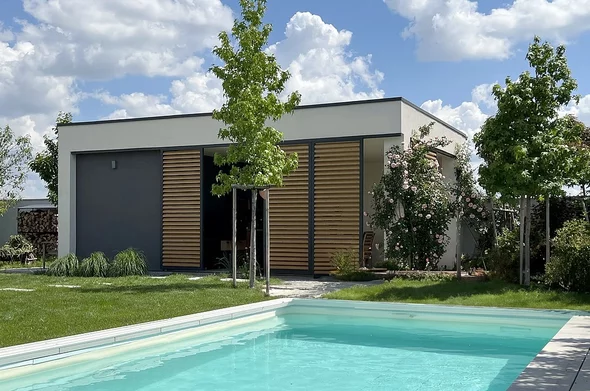posuvné okenice s fixnými lamelami