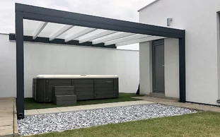 Značkové pergoly PTC systém ideálne zastrešenie terasy pri dome